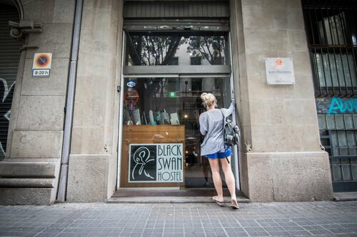Black Swan Hostel, Забронировать Хостел Недорогие отели Барселоны, рядом с Cases Cabot, недорогие