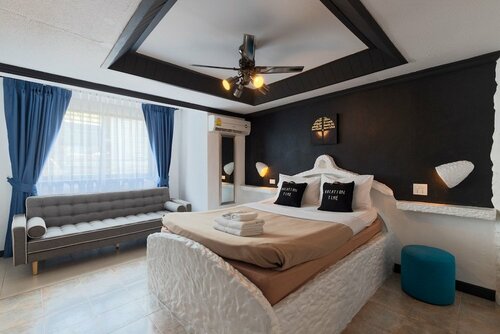 Harrys Steakhouse & Beach Hotel