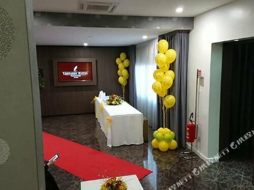 Hotel Leopardi, Забронировать Отель Помильяно-д'Арко Кампания