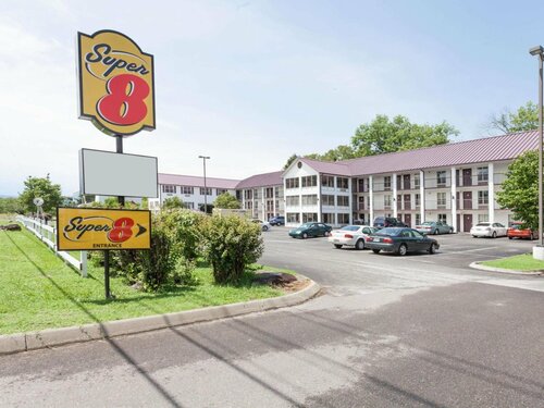 Super 8 by Wyndham Sevierville Riverside, Забронировать Мини-отель Севьервилл Great Smoky Mountains National Park