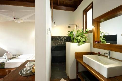 La Maison Birmane Boutique Hotel, Забронировать Бутик-отель Отели Ньоншуэ с парковкой, Парковка