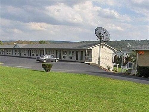 Knights Inn Pine Grove, Buchen Sie Gasthaus Mini-Hotels in Pine Grove, Gasthaus