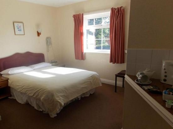 Pinegrove Hotel