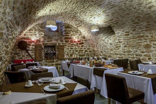 Auberge de la Tour, Rezervasyon Pansiyon / Hostel Marcoles Cantal