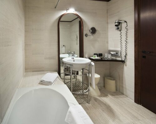 NH Collection Porta Nuova, Забронировать Отель Отели Милана с парковкой, рядом с Театр Стрелера, Парковка