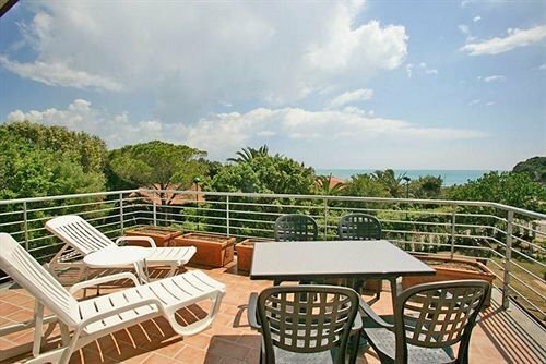 Camping Village Baia Azzurra Club, Book Campingplads SPA-hoteller i Maremma Coast, SPA