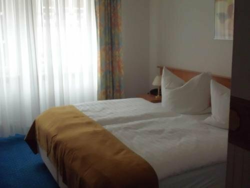 Hotel zur Altstadt, Забронировать Отель Отели и гостиницы Целле, рядом с Герцогский замок в Целле, Отель