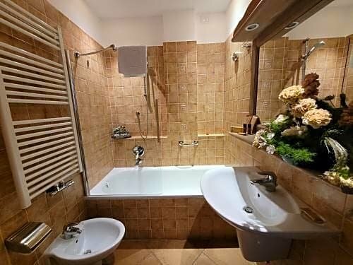 Hotel Meridiana, Забронировать Бутик-отель Отели в центре Беллано с завтраком, отели в центре Беллано с завтраком