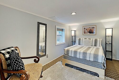 2805 23rd Ave W Home, Rezervasyon Tatil Evi Seattle Kır Evleri / Kır Evleri, Küçük Ev