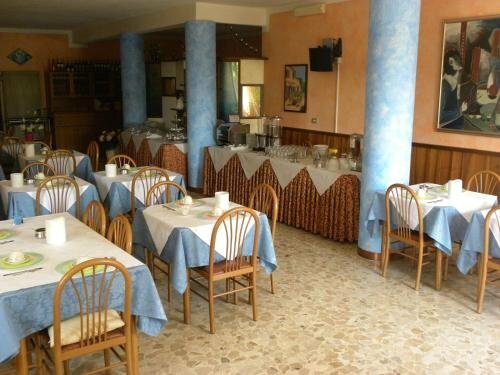 Albergo Panoramica, Забронировать Отель Отели Garda Veneto с завтраком, Завтраки
