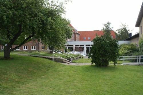 Emmaus Hostel, Забронировать Хостел Отели Хаслев с парковкой, Парковка