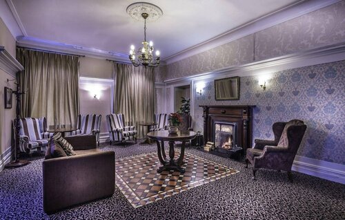 Queens Hotel, Book Hotel Ennis 