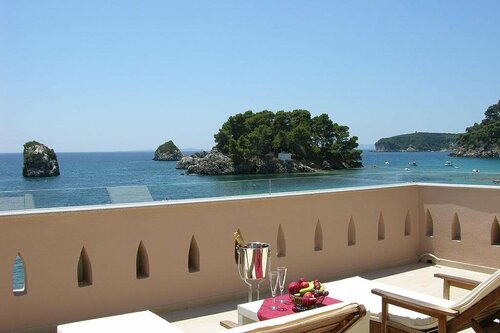 Utopia Studios, Брондау Қонақ үй Epirus қаласындағы төсек алаңы бар қонақ үйлер, Тоқтау алаңы