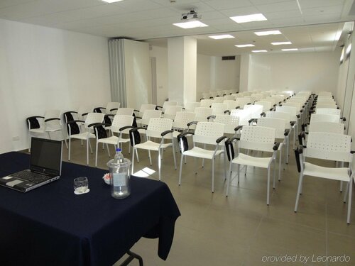Michelino 75 by The Sydney Hotel, Забронировать Отель Отели Сан-Донато с бассейном, Бассейн