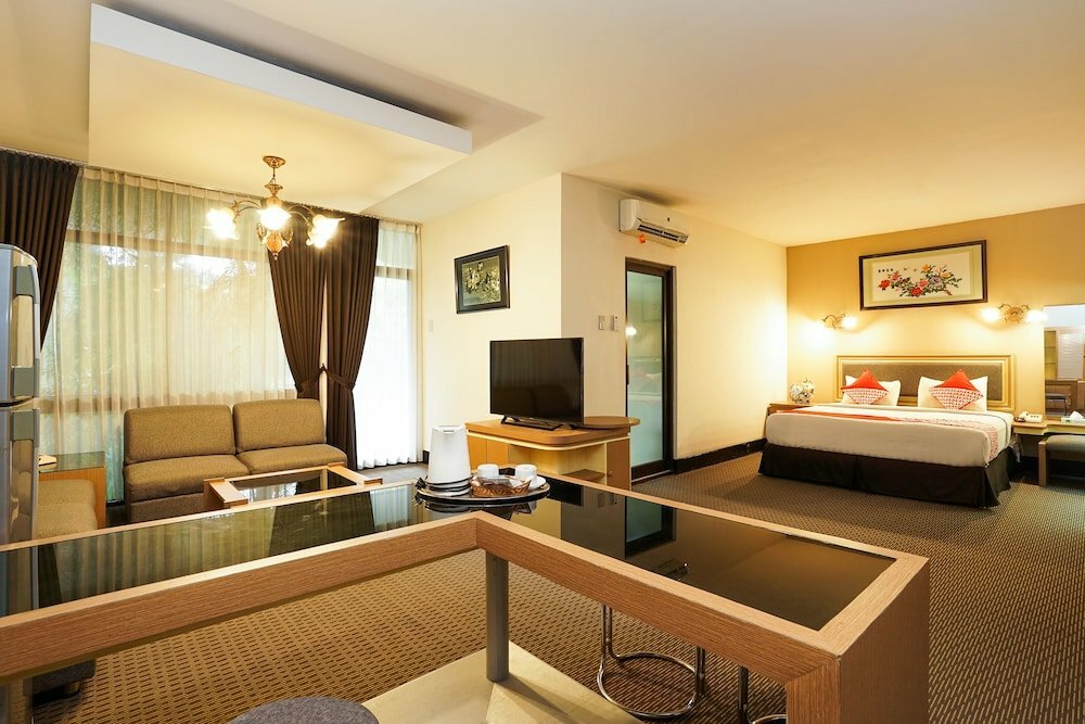 OYO 242 New Grand Park Hotel