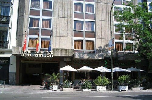 Apartamentos Andrómeda, Boek Boutique Hotel Hotels in Madrid met maaltijden, in de buurt van Edificio Grassy, Halfpension / Volpension