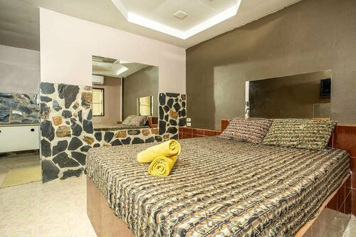 Diane Hotel, Забронировать Отель Отели Пхетчабури с бассейном, Бассейн