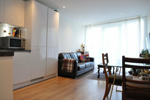 Fantastic Modern 1 Bed in Brixton, Забронировать Апартаменты/квартира Лондон Большой Лондон, рядом с Площадь Виндраш