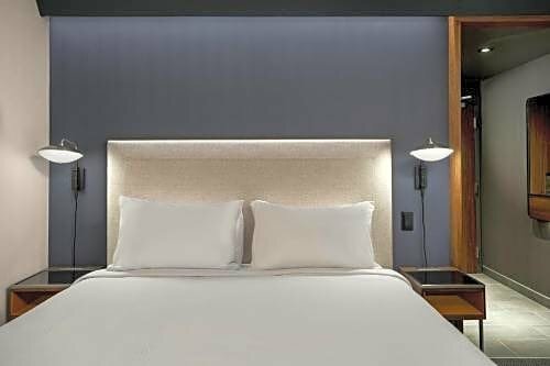 Courtyard by Marriott Fort Lauderdale Downtown, Забронировать Отель Отели Форт-Лодердейл с бассейном, рядом с Peter Feldman Park, Бассейн
