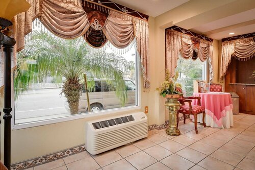 Vagabond Inn Long Beach, Забронировать Мини-отель Отели Лонг-Бич с бассейном, рядом с Торгово-развлекательный центр "ПАЙК в Рэйнбоу-Харбор", Бассейн