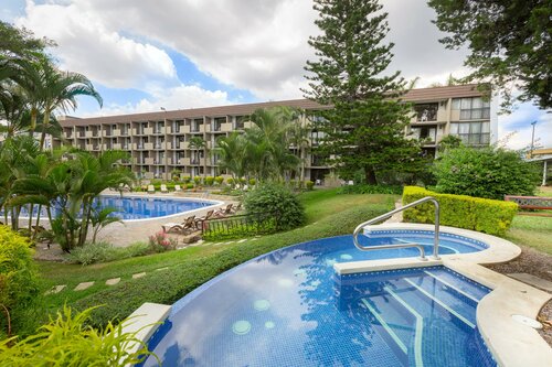 Irazú Hotel & Studios, Забронировать Отель Сан-Хосе 