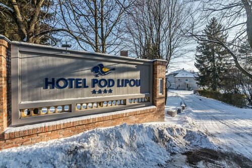 Hotel Pod Lipou, Varaa Hotelli Modra Bratislava