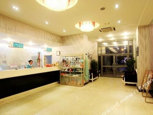 Jinjiang Inn Qingdao Wusi Square Nanjing Road Metro Station, Rezerwuj Hotel Tanie Hotele w Shandong