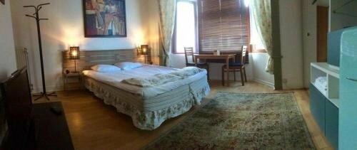 Appart-hôtel Maison de la Lune - petite Auberge d'Etterbeek, Забронировать Хостел Отели Брюссельского столичного региона с парковкой, рядом с Площадь Амбиорикс, Парковка