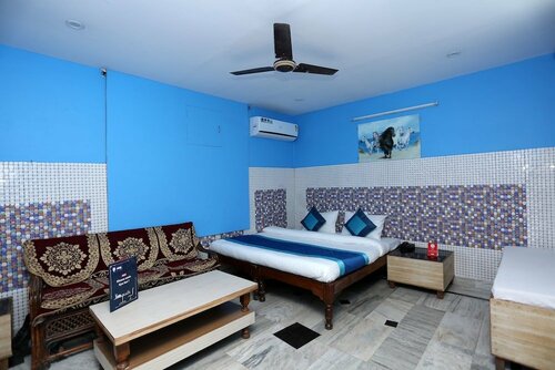 OYO 9044 Hotel Yatrik, Забронировать Отель Барели штат Уттар-Прадеш