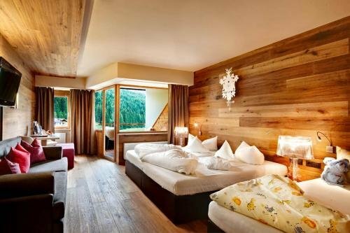 Hotel-Garni Almhof, Забронировать Отель Отели Тироля с парковкой, Парковка