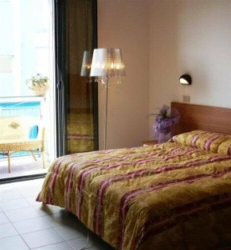 Hotel Paloma Beach Front Chiringuitos Time, Забронировать Отель Отели Сана Джулиано с бассейном, Бассейн