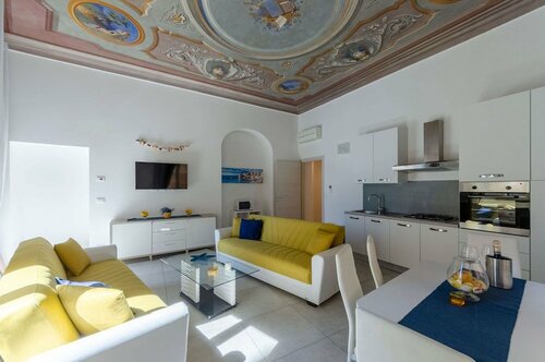 LA CASA ROSA AL MARE RAPALLO, Central Seafront Stay, Air Conditioning, Wi-Fi, the Ideal Choice for a Relaxing and Exciting Coastal Escape, with available on request at 20,00 euro per night Private Garage, Welcome kit Priority with Prosecco, Забронировать Отель Рапалло Итальянская Ривьера