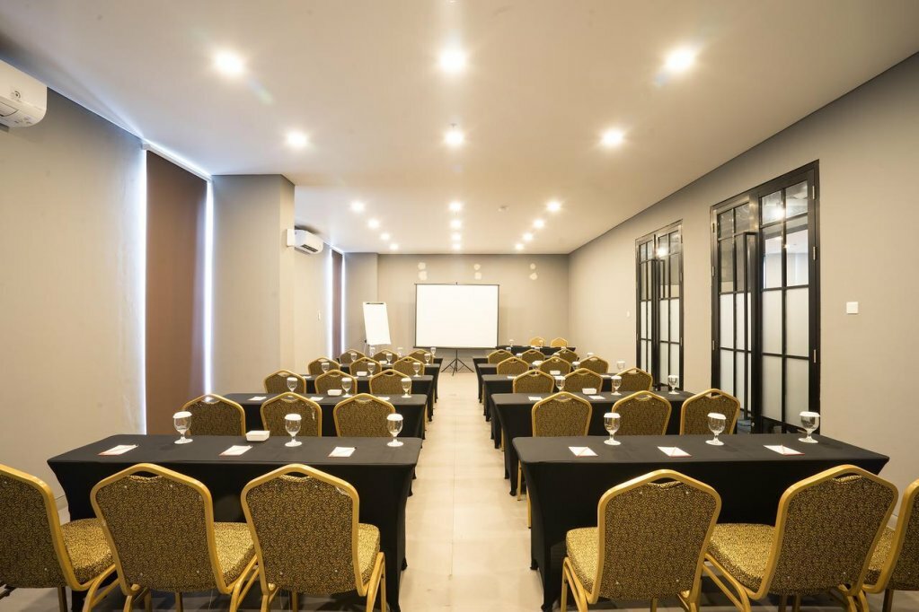 Maple Hotel Grogol