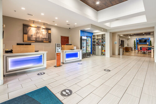 Holiday Inn Express Hotel and Suites Statesville by IHG, Забронировать Отель Стейтсвилл Северная Каролина, рядом с Iredell Memorial Hospital