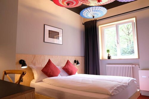 Hotel Flora GmbH, Забронировать Отель Отели Люцерна с парковкой, рядом с Крытый мост Шпроербрюкке, Парковка