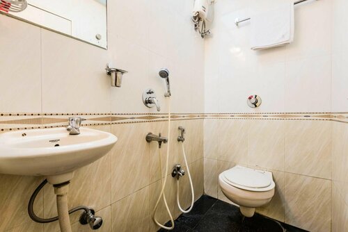 Hotel Broadway Colaba, Забронировать Отель Колаба Мумбай, рядом с Cooperage Football Ground