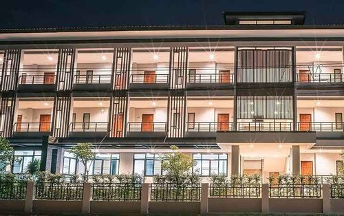 Parisa Place Hotel, Забронировать Отель Ройет 