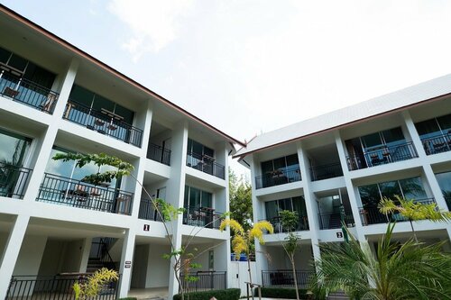 Royal Lanta Resort & Spa, Забронировать Курортный отель Курортные отели Саладана, Курортный отель