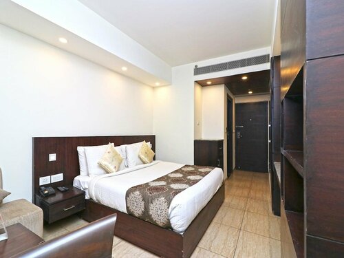 Capital O 2642 Golden Lakes Hotel, Забронировать Отель Бхопал штат Мадхья-Прадеш