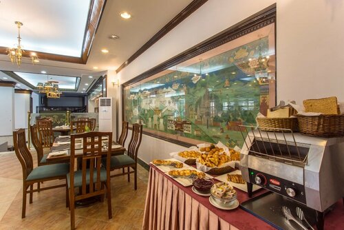 Hotel Le Himalaya, Забронировать Курортный отель Лаципт Катманду