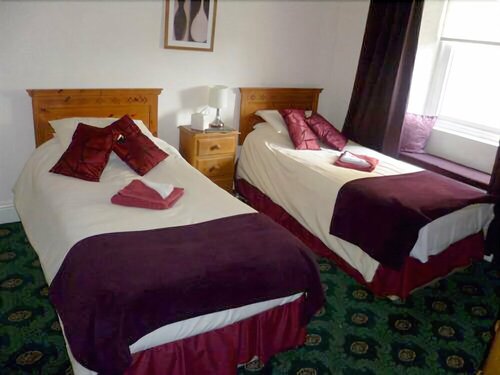 The Black Bull Hotel, Забронировать Отель Отели Киркби-Стивен с парковкой, рядом с Музей железнодорожной компании Stainmore Ltd., Парковка