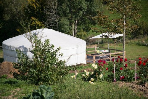 Yourtes en Terrasse, Book Hotel Hoteller i Rhône-Alps med parkering, Parkering