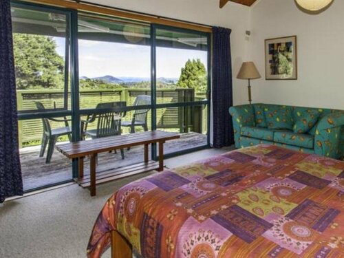 Buffalo Lodge, Забронировать Отель «постель и завтрак» Отели региона Бей-оф-Пленти с парковкой, Парковка