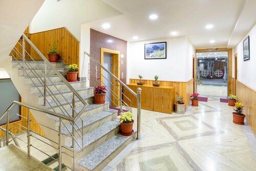The Posh Hotel near Mall Road with Hassle Free Covered Parking, Забронировать Отель Дхармсала штат Химачал-Прадеш