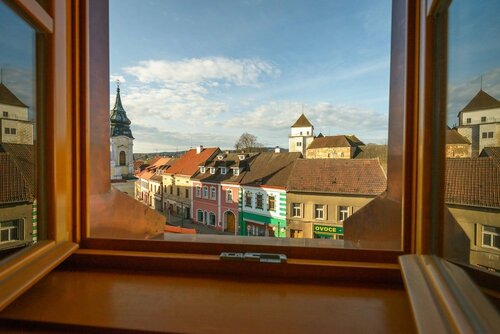 Penzion Panský Dům, Book Hotel Hoteller i Central Bohemia med parkering, Parkering