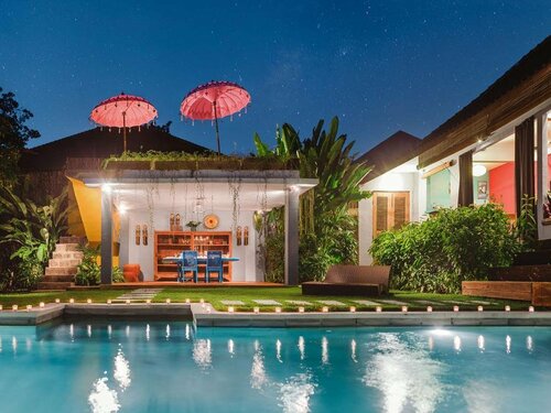 Villa Bumi - Playful & Quirky 3BR Villa Near Seminyak, a Unique Getaway, Забронировать Вилла Отели Бадунг с бассейном, Бассейн