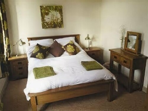 The Cross Keys Inn, Book Pension East Lydford Somerset