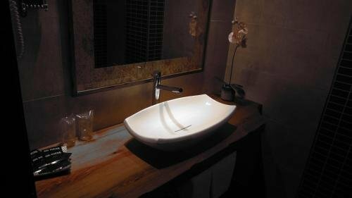Hotel La Brasa, Забронировать Отель Отели и гостиницы Велес-де-Бенаудалья, Отель
