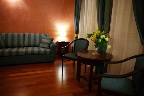 Hotel Teocrito, Забронировать Отель Отели Сиракузы с парковкой, Парковка