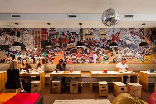 Yes Lisbon Hostel, Забронировать Хостел Санта-Мария-Майор Лиссабон, рядом с Станция метро Рестаурадореш